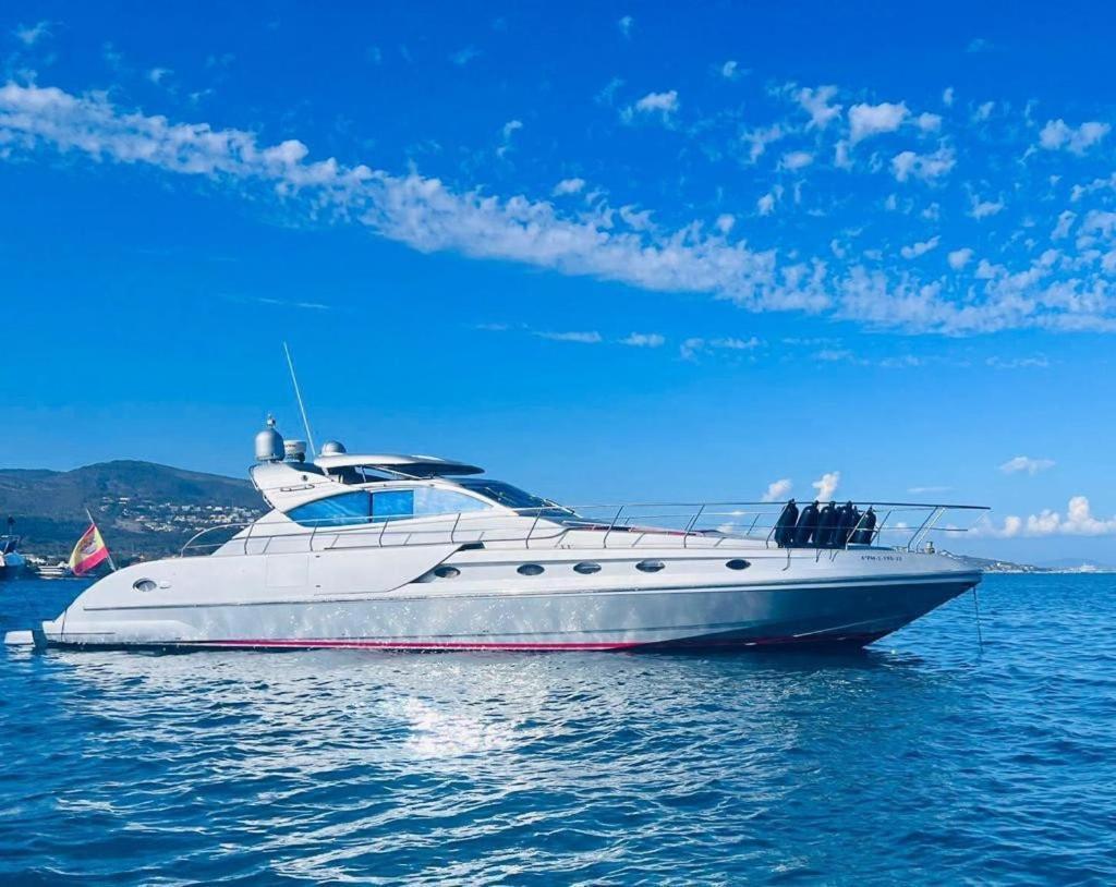 Bateau-hôtel Urus - Live The Experience *